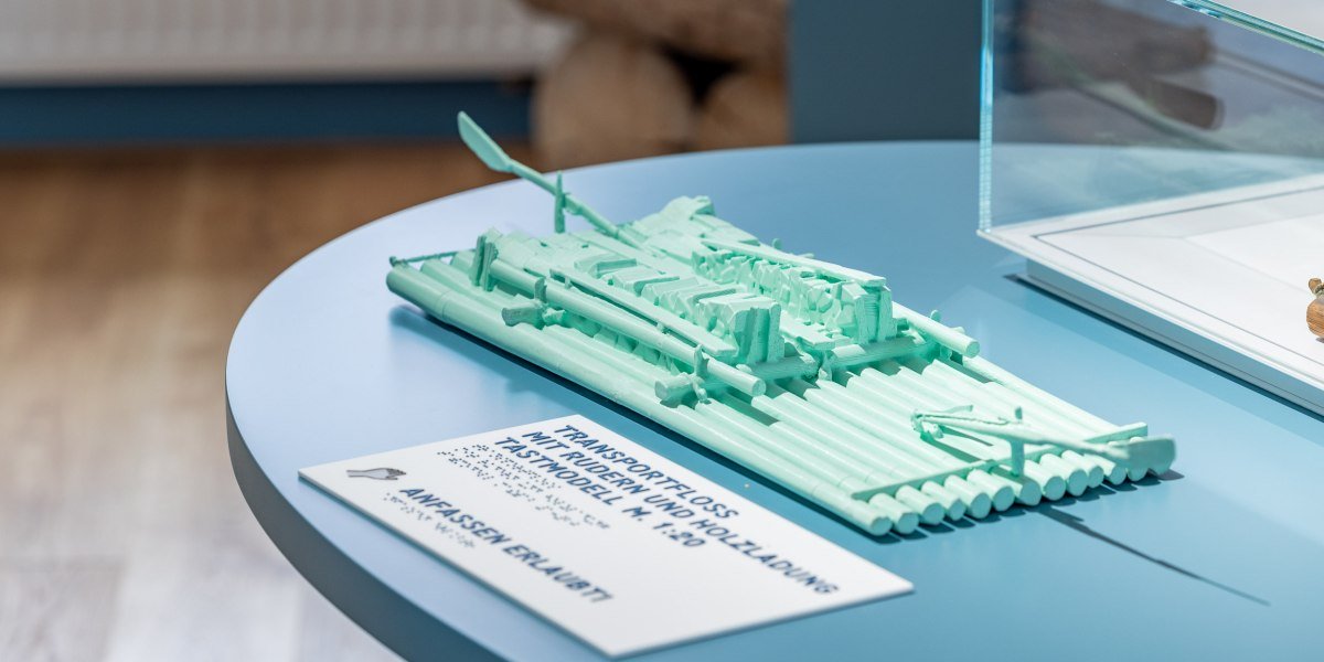 Museum Wolfratshausen Flösserzimmer_Tastmodell Floß, © Adrian Greiter Museum Wolfratshausen Flösserzimmer_Tastmodell Floß, © Adrian Greiter