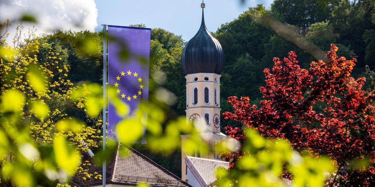 Blick auf St. Andreas im Frühling, © Stadt Wolfratshausen, Fotograf: Adrian Greiter Blick auf St. Andreas im Frühling, © Stadt Wolfratshausen, Fotograf: Adrian Greiter