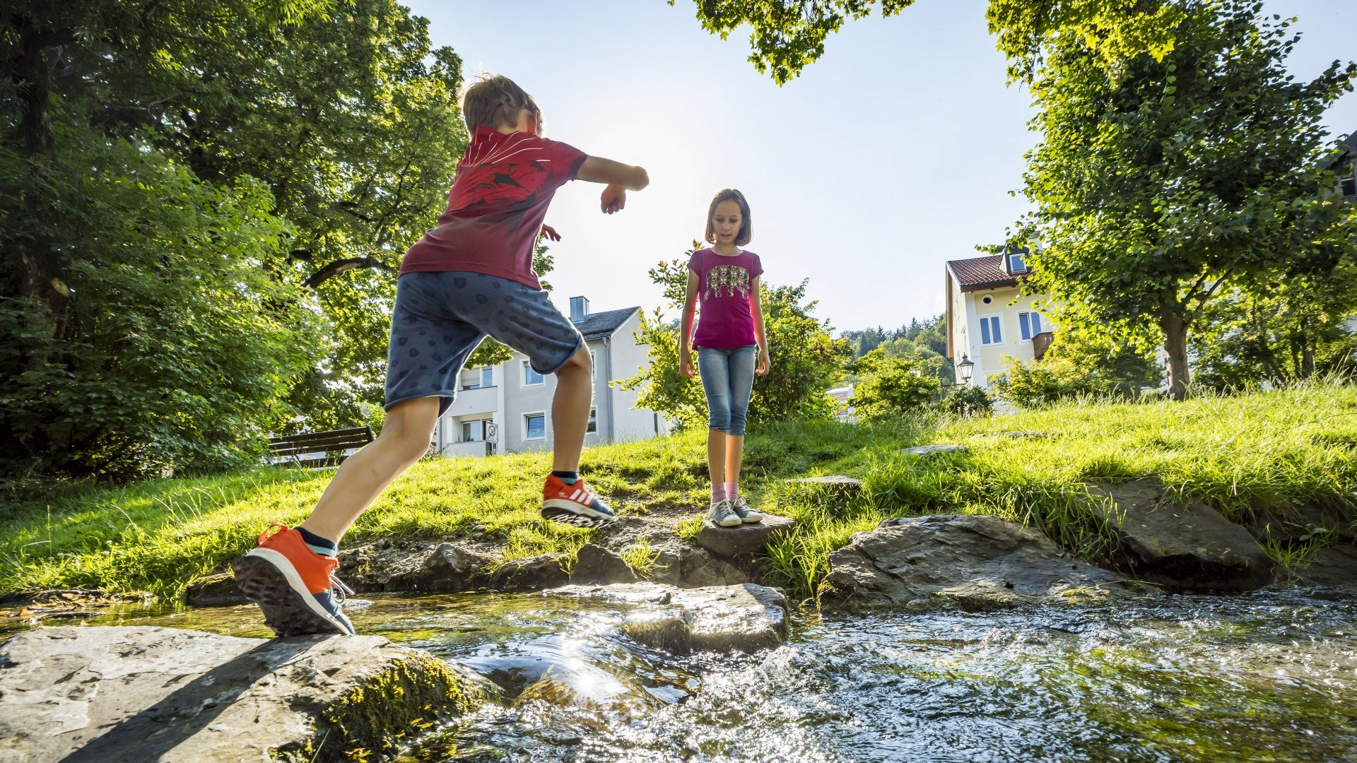 Spielen am Wasser, © Adrian Greiter Spielen am Wasser, © Adrian Greiter