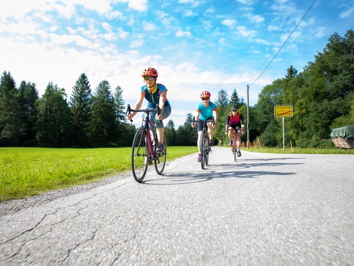 Rennrad in der Pupplinger Au, © Stadt Wolfratshausen, Fotograf: Adrian Greiter