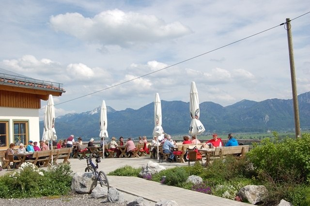 Nur ein paar Meter neben der Route - Hofcaf&eacute; am Stern, &copy; Stadt Wolfratshausen