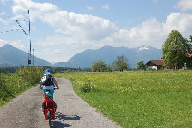 Auf der ersten Etappe Richtung Großweil, © Stadt Wolfrtashauen