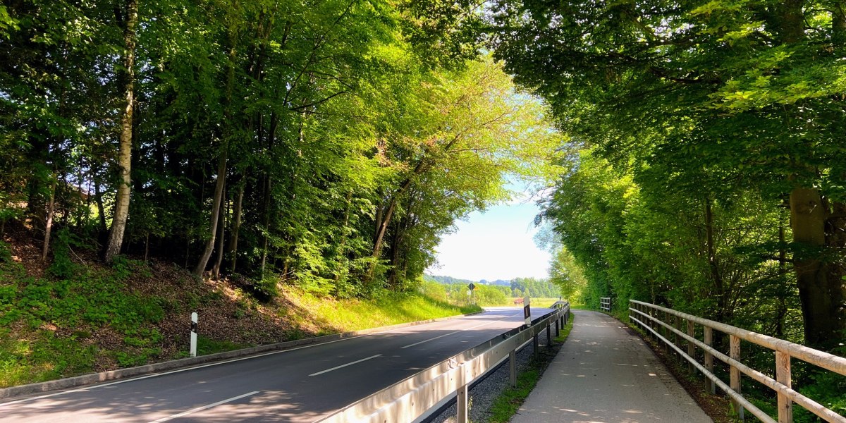Radweg oberhalb der Isar, © Fakultät für Tourismus - Hochschule München - Digitales Marketing & Management