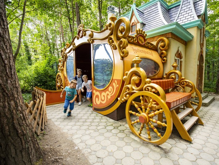 Kinder in einer M&auml;rchenkutsche, &copy; Stadt Wolfratshausen, Fotograf: Adrian Greiter