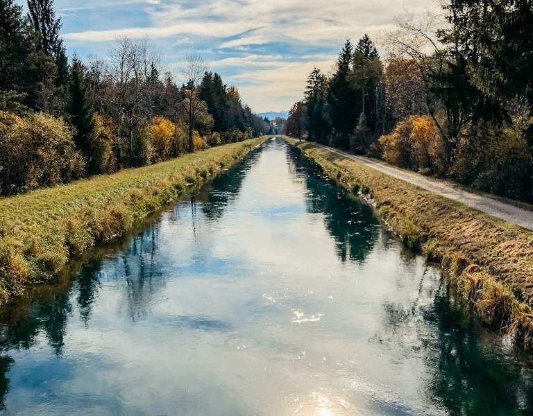 Loisach-Isar Kanal beim Birkensee, &copy; Fakult&auml;t f&uuml;r Tourismus - Hochschule M&uuml;nchen - Digitales Marketing & Management